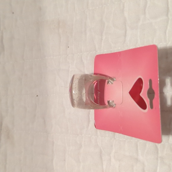 Acrylic "Sassy" ring - Picture 2 of 2